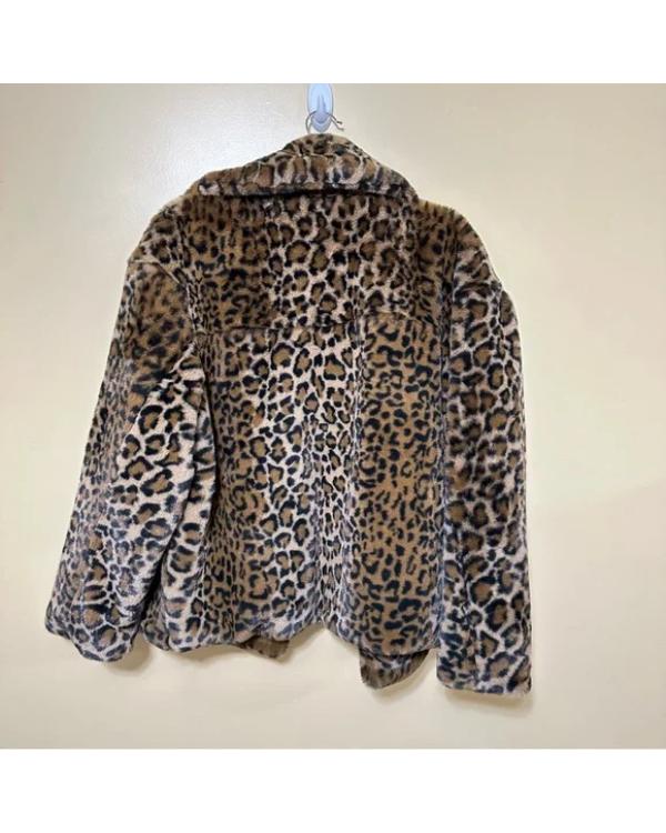 High Potential S02 Kaitlin Olson Leopard Print Fur Coat