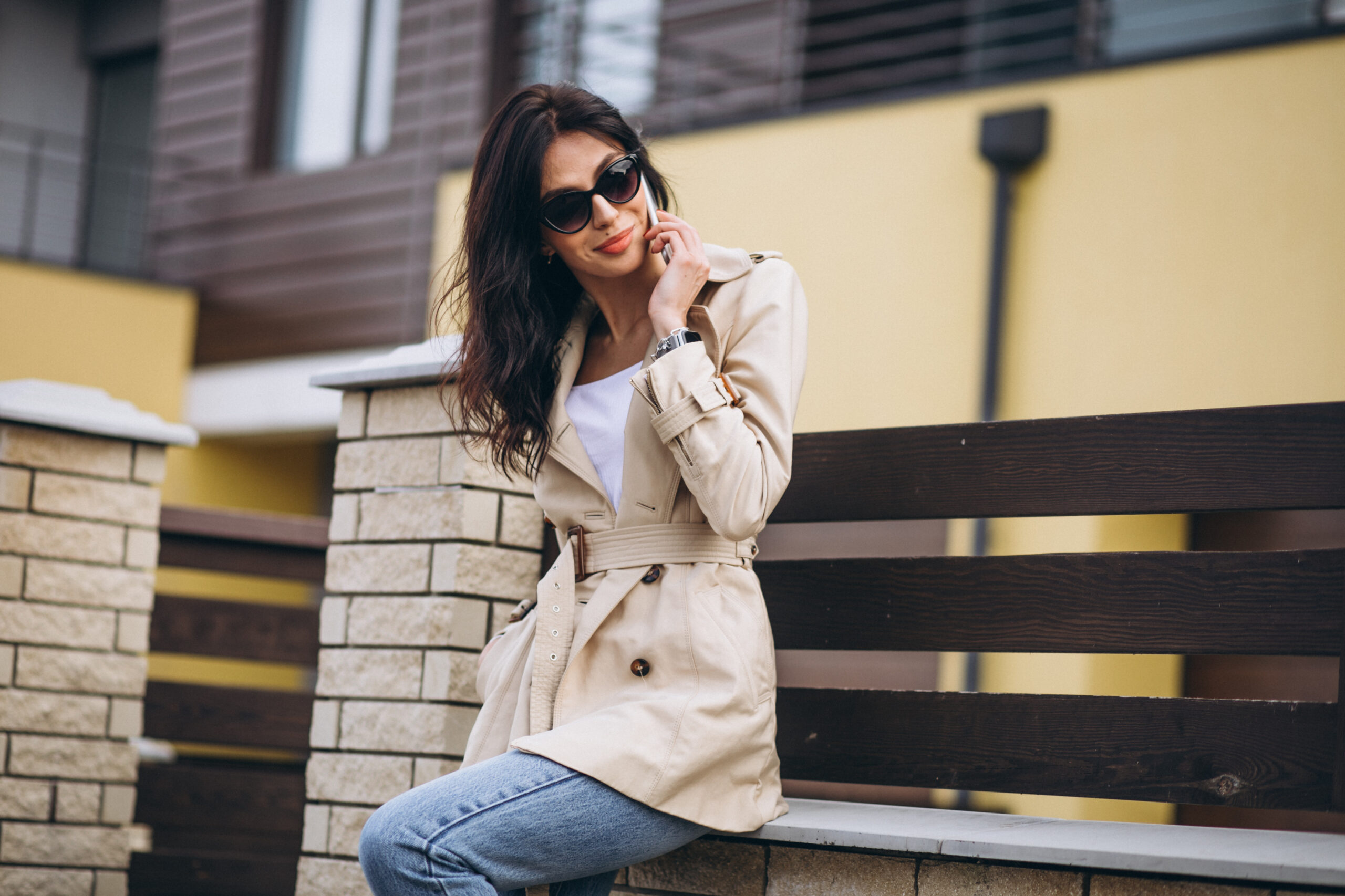 WHY CROPPED TRENCH COATS ARE REPLACING LONG COATS THIS FALL